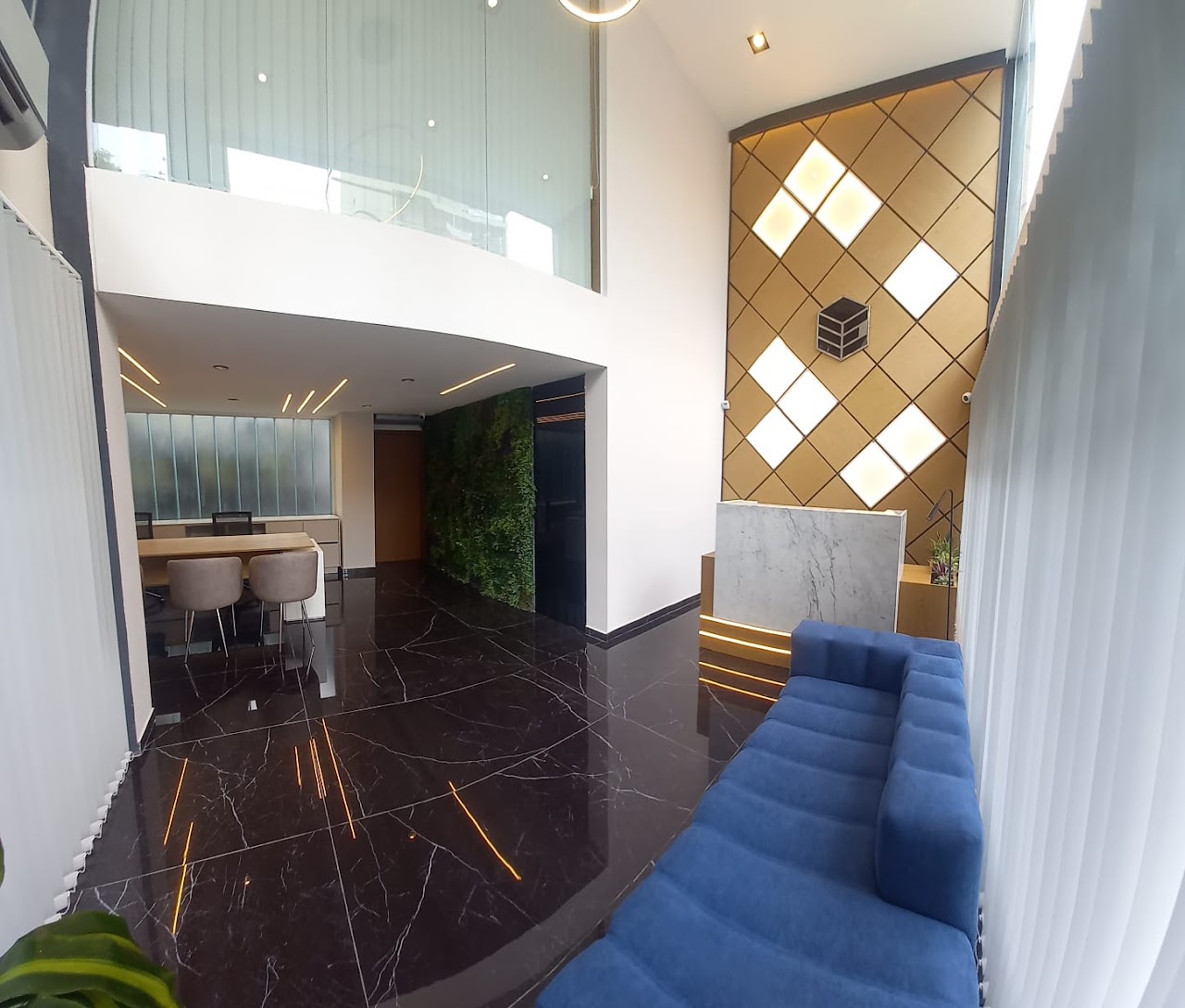 Interior de la oficina de Victor Espinola Propiedades